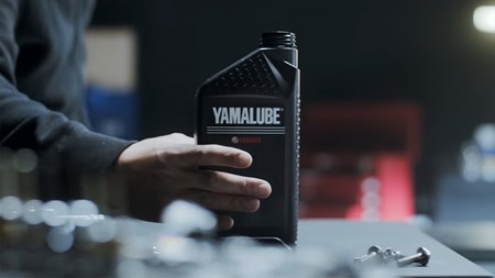 Klik hier voor de nieuwe Yamalube® promo film