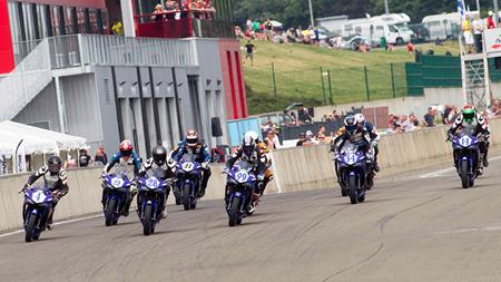Klik hier voor meer informatie over de Yamaha R3 Cup