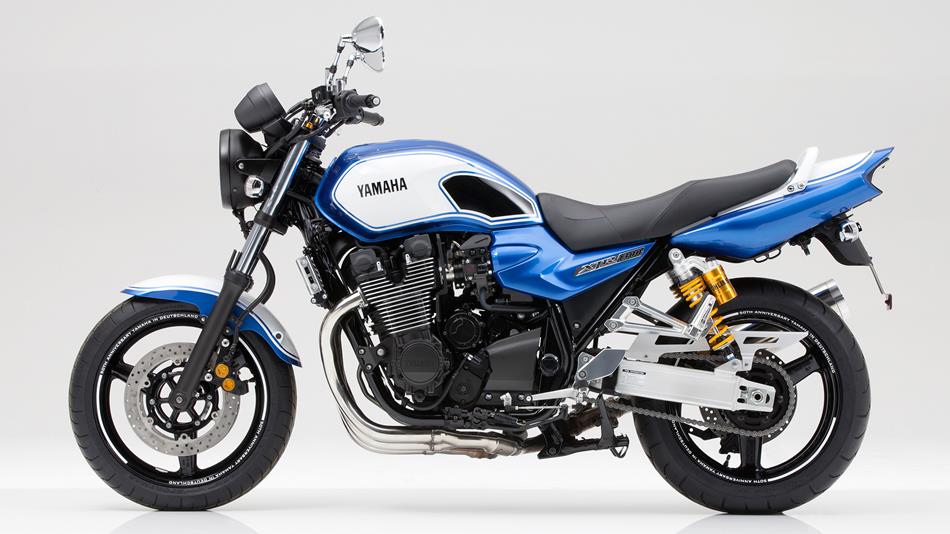 2014 Yamaha XJR1300 DE Racing Blue Studio 006