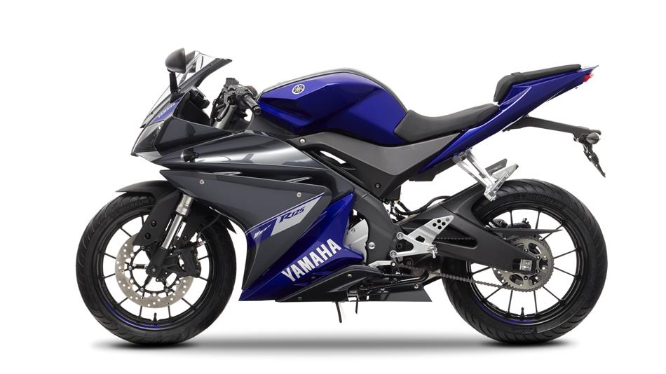 2014-Yamaha-YZF-R125-EU-Race-Blu-Studio-006.jpg