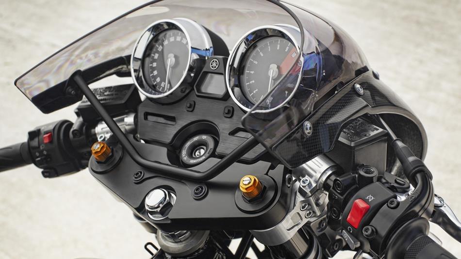 2015-Yamaha-XJR1300-Racer-EU-Midnight-Black-Detail-002.jpg