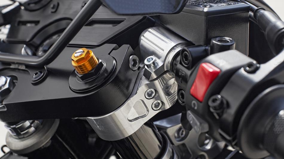 2015-Yamaha-XJR1300-Racer-EU-Midnight-Black-Detail-010.jpg