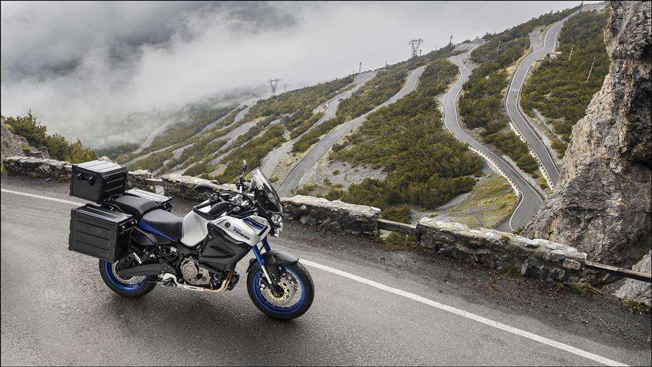 2015-Yamaha-XT1200ZE-Super-Tenere-EU-Race-Blu-Static-001.jpg