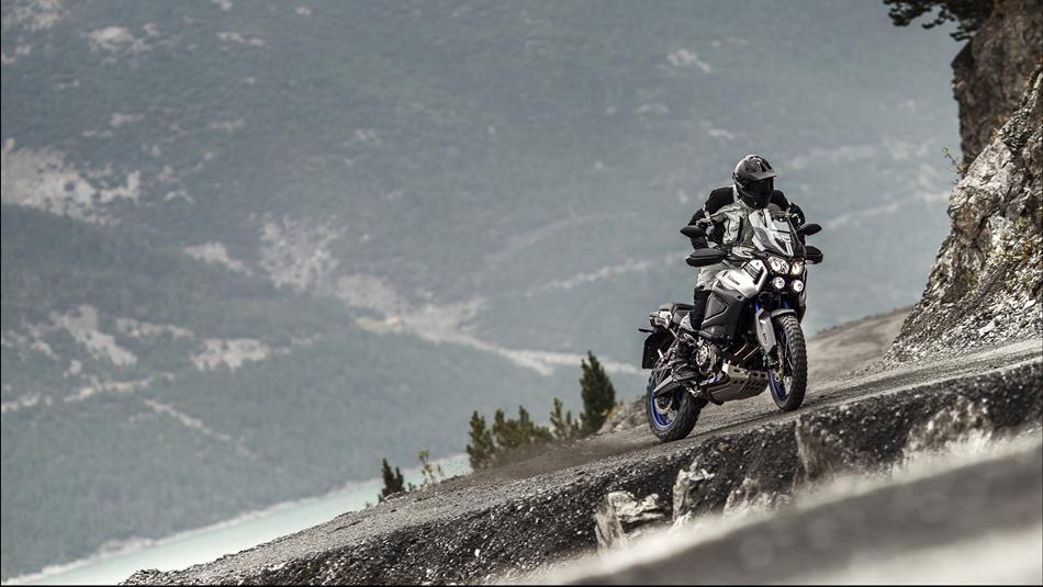 2015-Yamaha-Super-Tenere-World-Crosser-EU-Race-Blu-Action-004.jpg