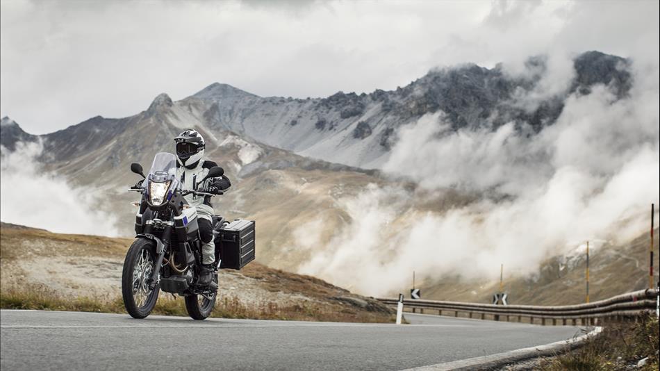 2015-Yamaha-XT660Z-Tenere-EU-Race-Blu-Action-005.jpg
