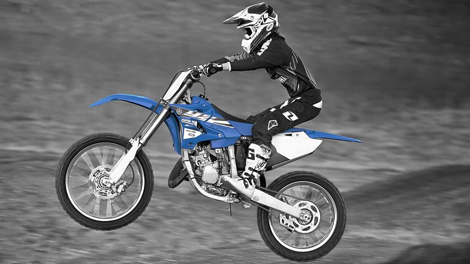 2015-Yamaha-YZ125-EU-Racing-Blue-Action-004