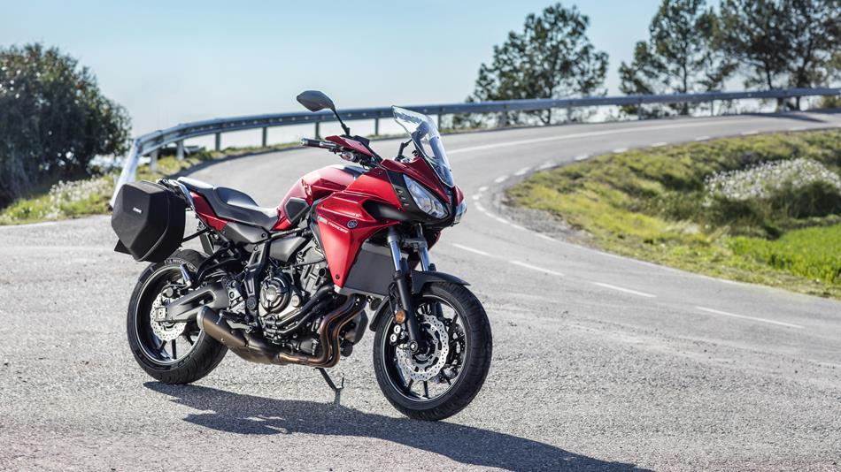 2016 Yamaha MT07TR EU Radical Red Static 009