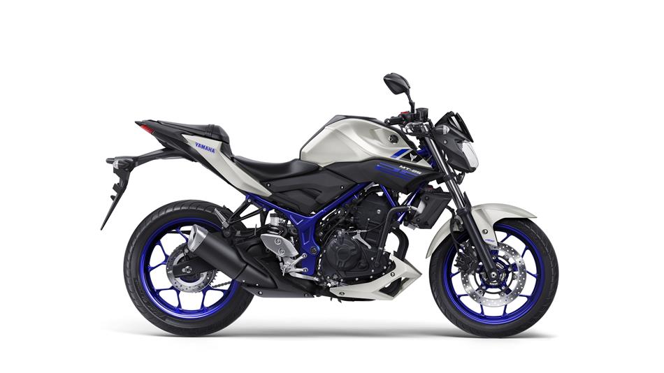 2016-Yamaha-MT250-EU-Race-Blu-Studio-002