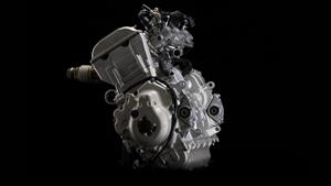 4-тактный 3-цилиндровый двигатель серии Genesis® рабочим объемом 1049 см3 с системой впрыска топлива EFI