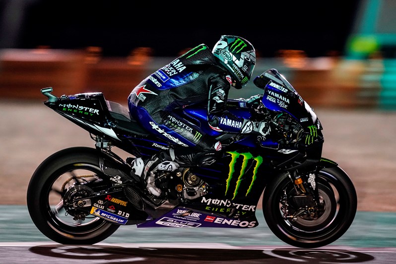 Ав бу мотоциклы. Monster Energy Yamaha MOTOGP. Ямаха Валентино Росси. Yamaha r1 MOTOGP. Монстер Валентино Росси.